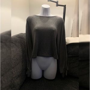 Long sleeve gray crop top